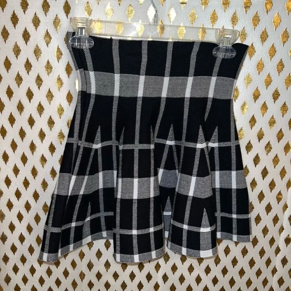 Soho girls thick stretchy sweater skirt b&w plaid size M